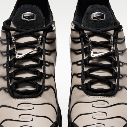 Nike Air Max Plus Schuh (Damen) – Cream II/Summit White/Schwarz