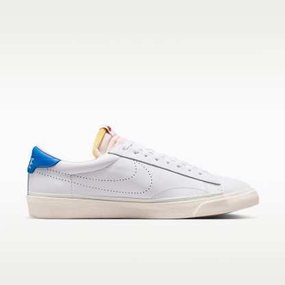 Nike Tennis Classic Schuh (Herren) – Weiß/Light Photo Blue/Team Orange/Weiß