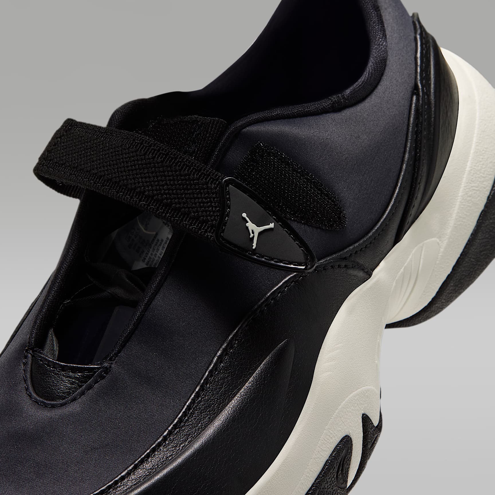 Jordan Pointe Schuh (Damen) – Schwarz/Sail