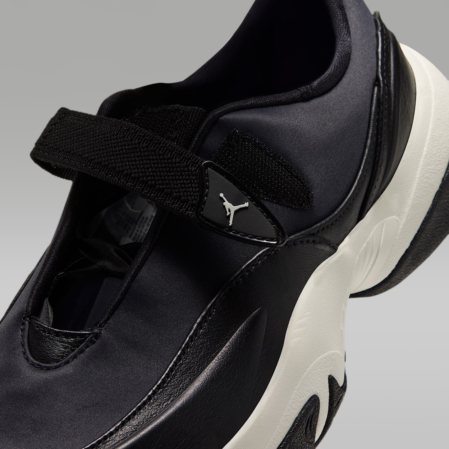Jordan Pointe Schuh (Damen) – Schwarz/Sail