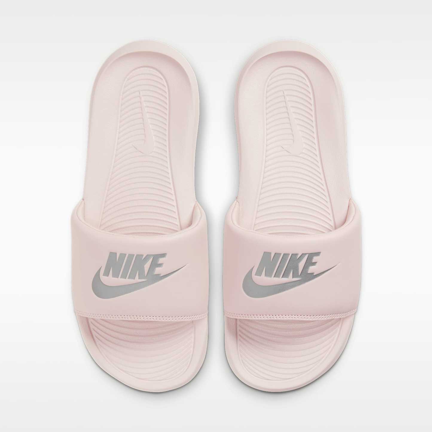 Nike Victori One Damen-Badeslipper – Barely Rose/Barely Rose/Metallic Silver