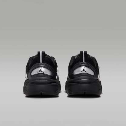 Jordan Trunner O/S Damenschuhe – Schwarz/Schwarz/Schwarz/Metallic Silver