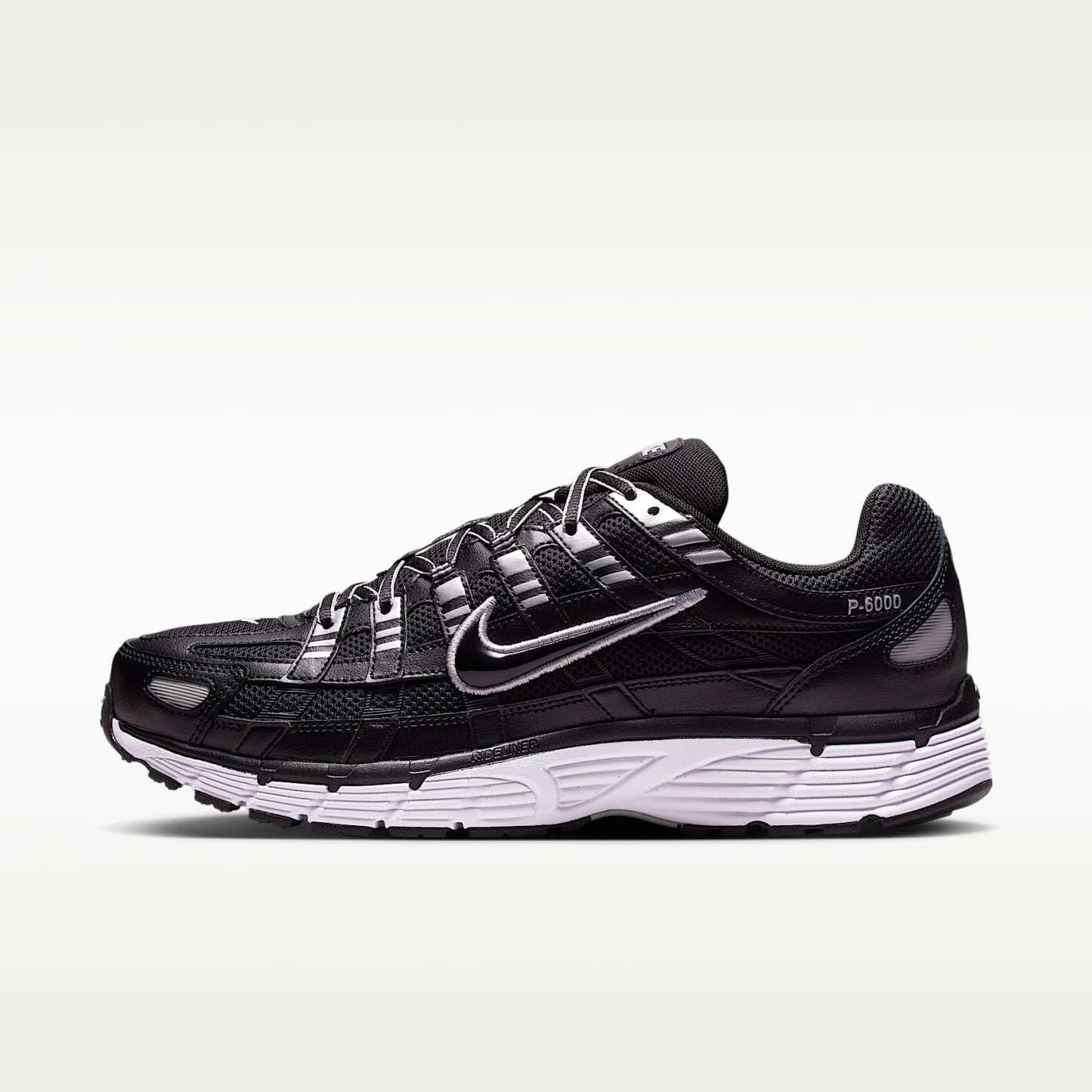 Nike P-6000 Schuh – Schwarz/Weiß/Metallic Silver/Schwarz