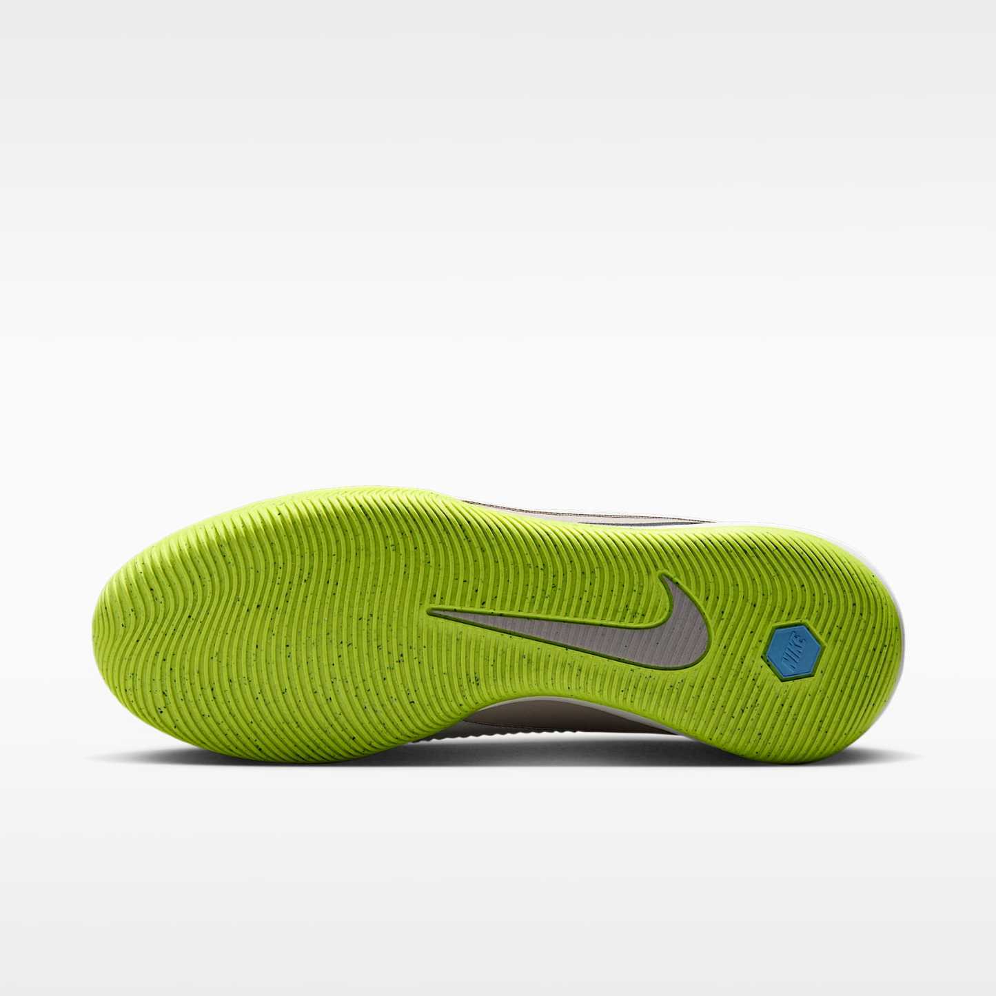 Nike Phantom 6 Low Academy Fußballschuh für Hallen- und Hartplätze – Moon Particle/Lemon Venom/Schwarz