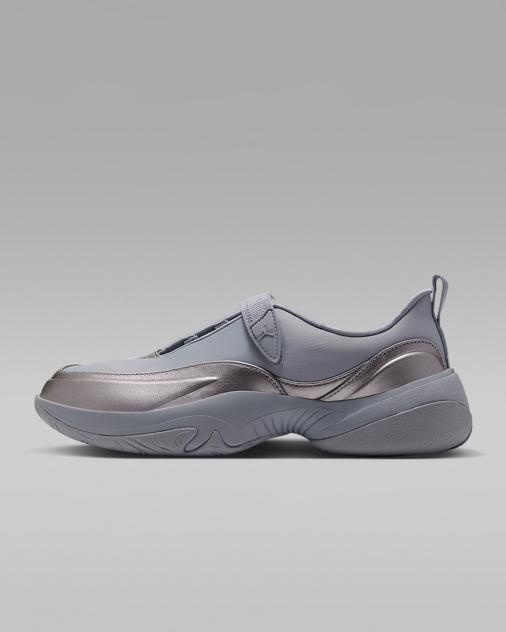 Jordan Pointe Schuh (Damen) – Metallic Silver/Smoke Grey/Photon Dust