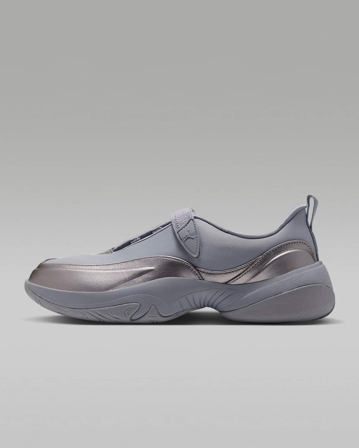 Jordan Pointe Schuh (Damen) – Metallic Silver/Smoke Grey/Photon Dust