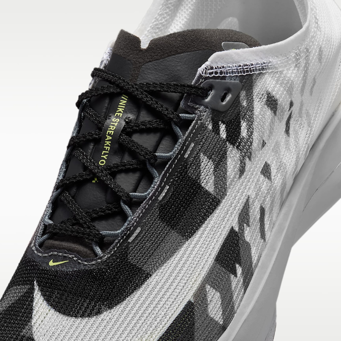 Nike Streakfly 2 SE Laufschuh für Straßenwettkämpfe (Herren) – Schwarz/Smoke Grey/Grey Fog/Weiß