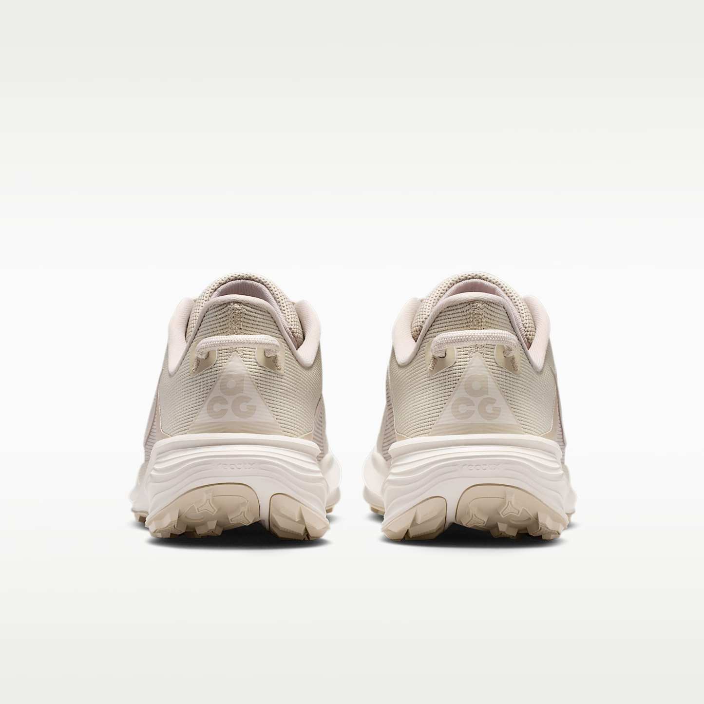 Nike ACG Pegasus Trail Traillaufschuh (Damen) – Cream II/Light Orewood Brown/Safety Orange/Cream II