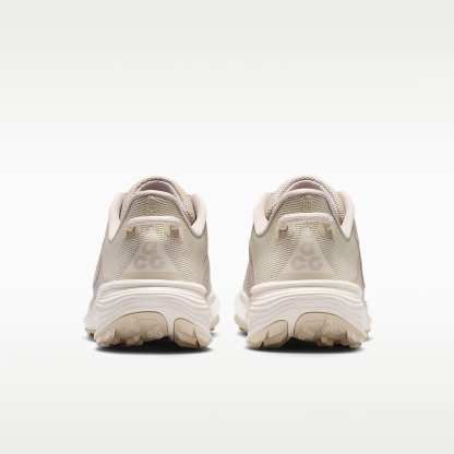 Nike ACG Pegasus Trail Traillaufschuh (Damen) – Cream II/Light Orewood Brown/Safety Orange/Cream II
