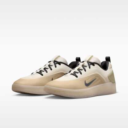 Nike SB Zoom Nyjah 4 Skateboardschuh – Desert Khaki/Light Orewood Brown/Light Bone/Dark Smoke Grey