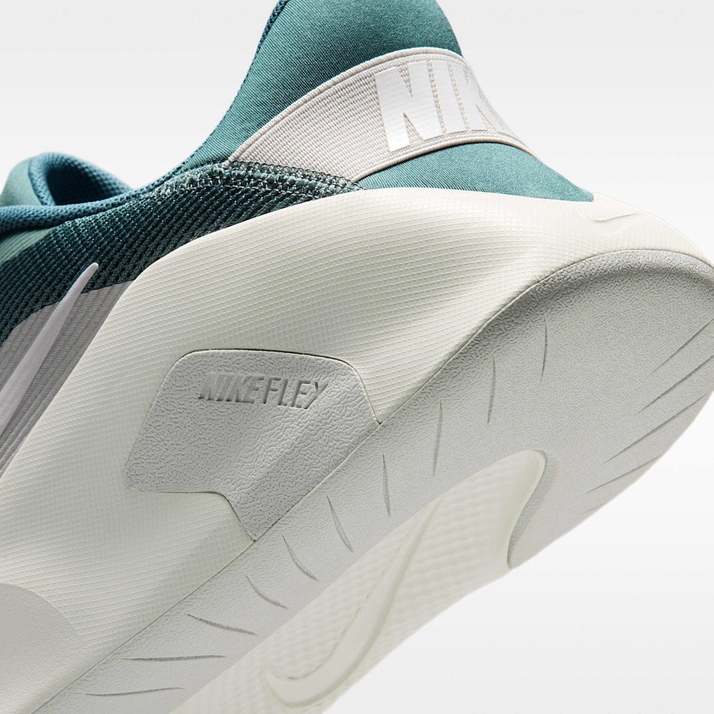 Nike Flex Train Workout-Schuh (Herren) – Mineral Slate/Spruce Aura/Photon Dust/Weiß