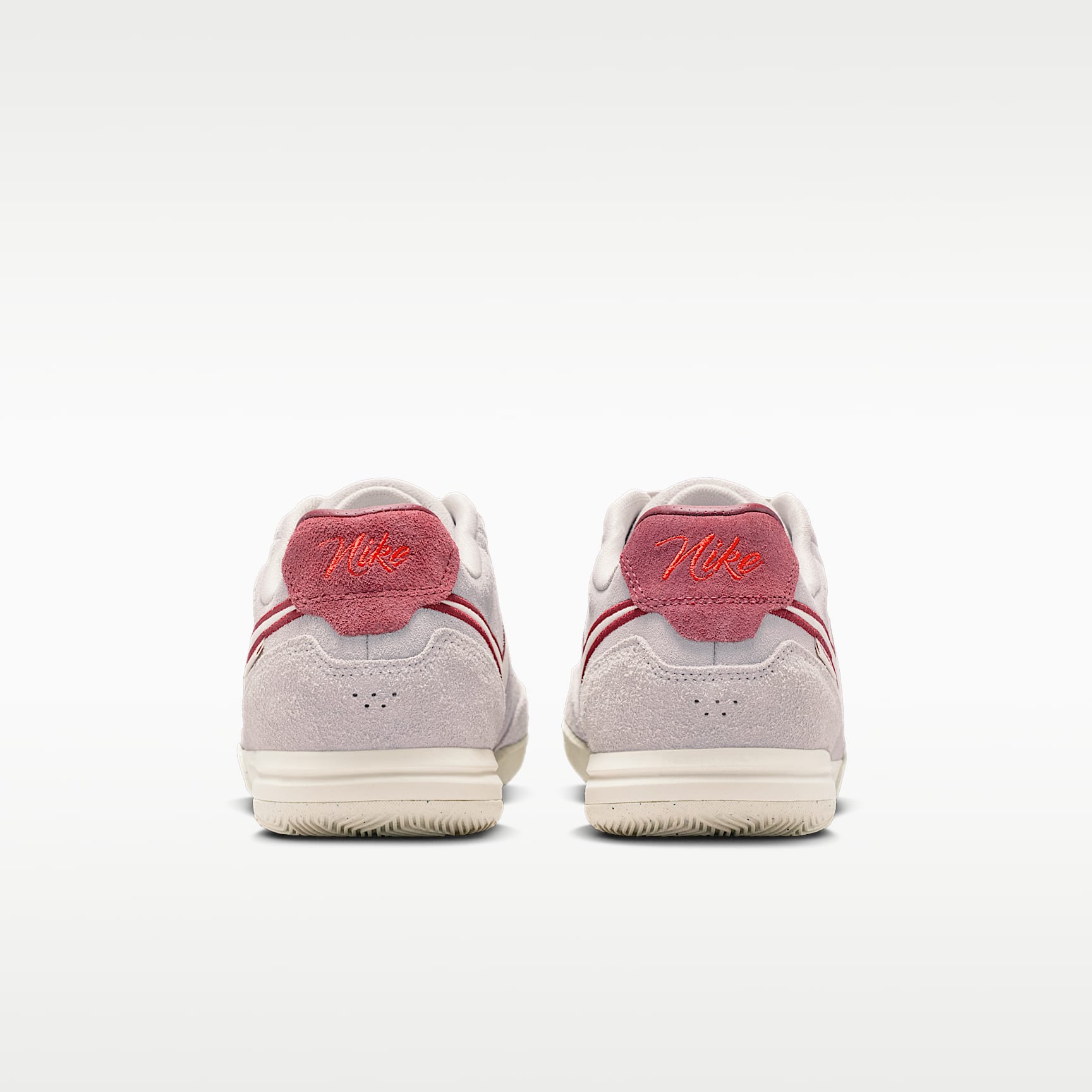 Nike Tiempo Streetgato PRM Low-Top-Fußballschuh für Hallen- und Hartplätze – Moon Particle/Team Red/Chalk