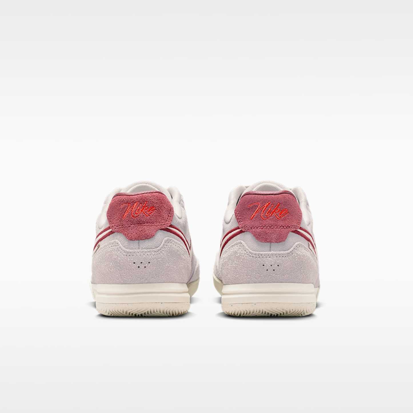 Nike Tiempo Streetgato PRM Low-Top-Fußballschuh für Hallen- und Hartplätze – Moon Particle/Team Red/Chalk