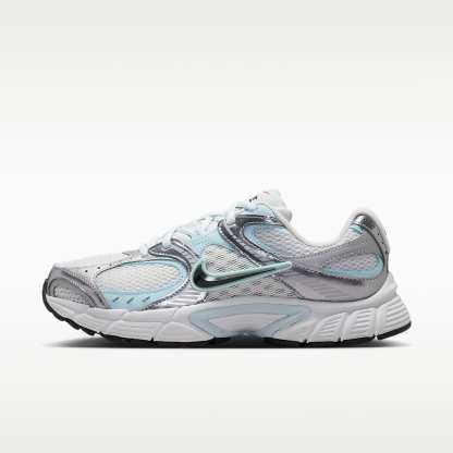 Nike V5 RNR Schuh mit reflektierenden Akzenten (Damen) – Grey Fog/Off White/Glacier Blue/Anthracite