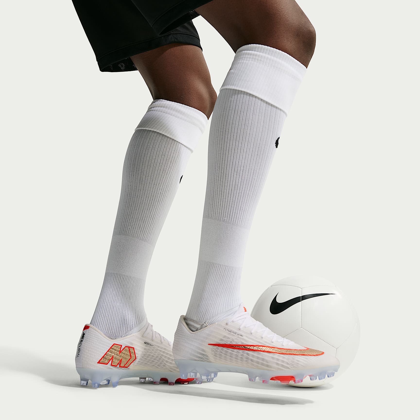 Nike Mercurial Superfly 11 Elite Low-Top-Fußballschuh für Kunstrasen – Weiß/Bright Crimson/Blur