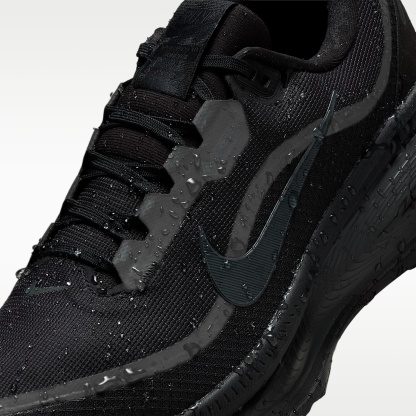 Nike Vomero 18 GORE-TEX wasserdichter Straßenlaufschuh mit reflektierenden Akzenten (Herren) – Schwarz/Anthracite
