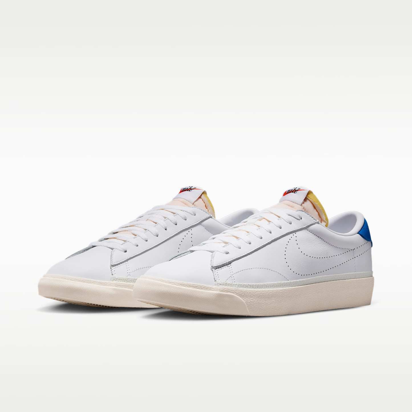 Nike Tennis Classic Schuh (Herren) – Weiß/Light Photo Blue/Team Orange/Weiß
