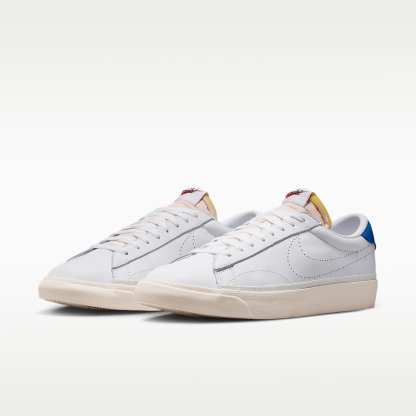 Nike Tennis Classic Schuh (Herren) – Weiß/Light Photo Blue/Team Orange/Weiß