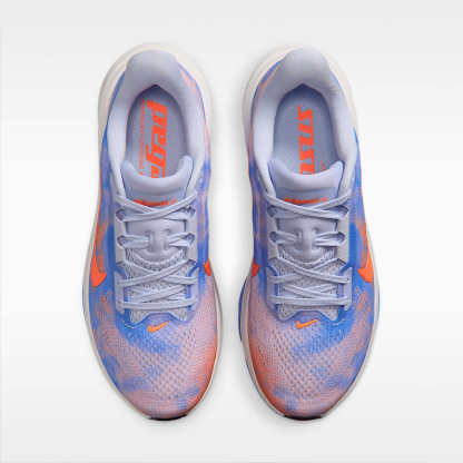 Nike Pegasus 42 Straßenlaufschuh (Damen) – Bleached Lilac/Royal Pulse/Summit White/Hyper Crimson