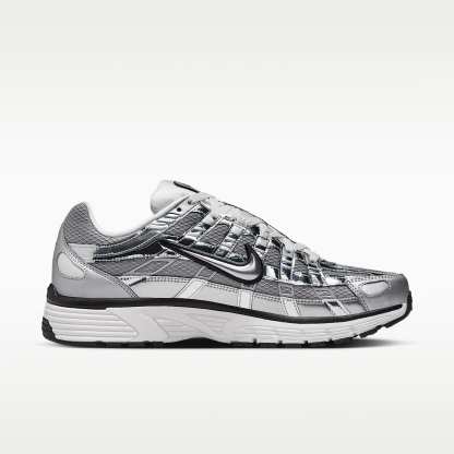 Nike P-6000 Schuh – Metallic Silver/Sail/Schwarz/Metallic Silver