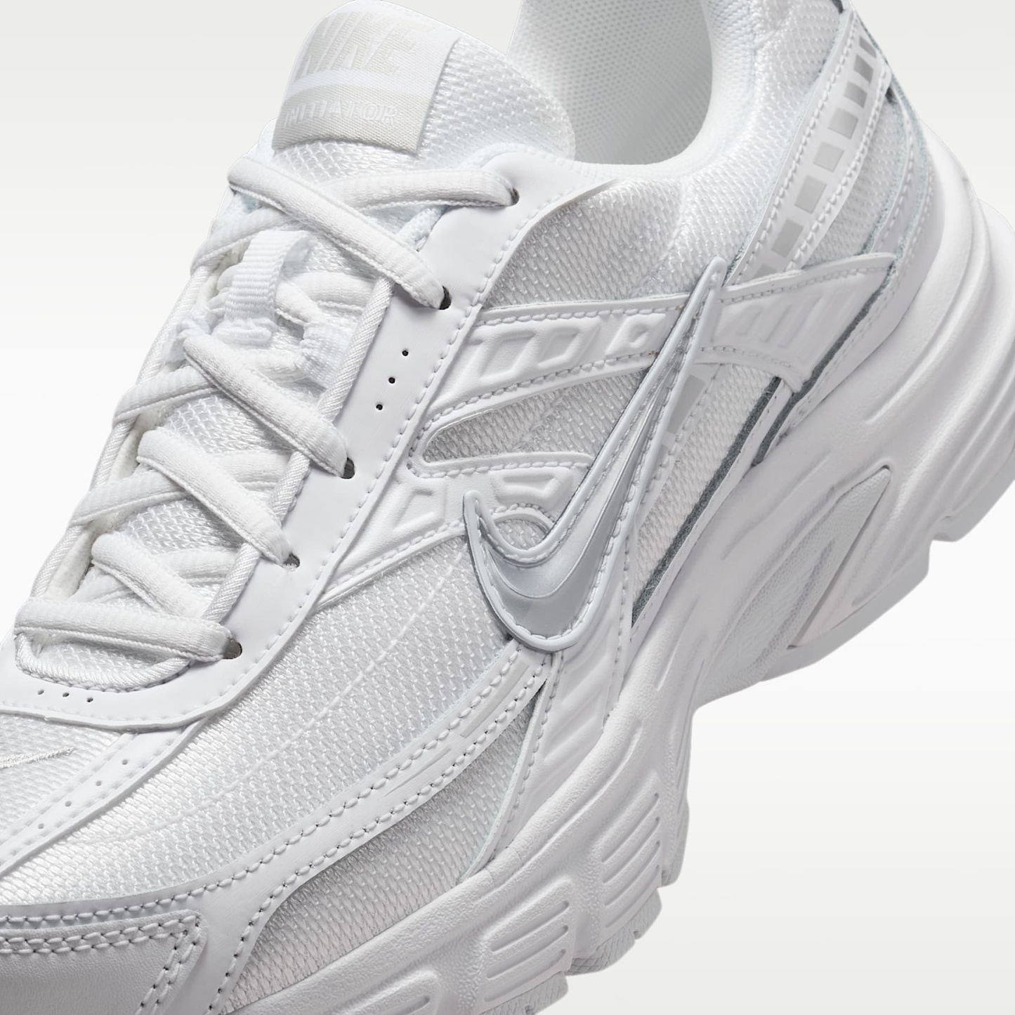 Nike Initiator Damenschuh – Weiß/Photon Dust/Metallic Silver