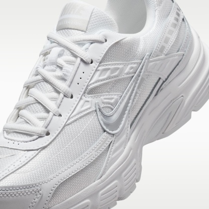 Nike Initiator Damenschuh – Weiß/Photon Dust/Metallic Silver