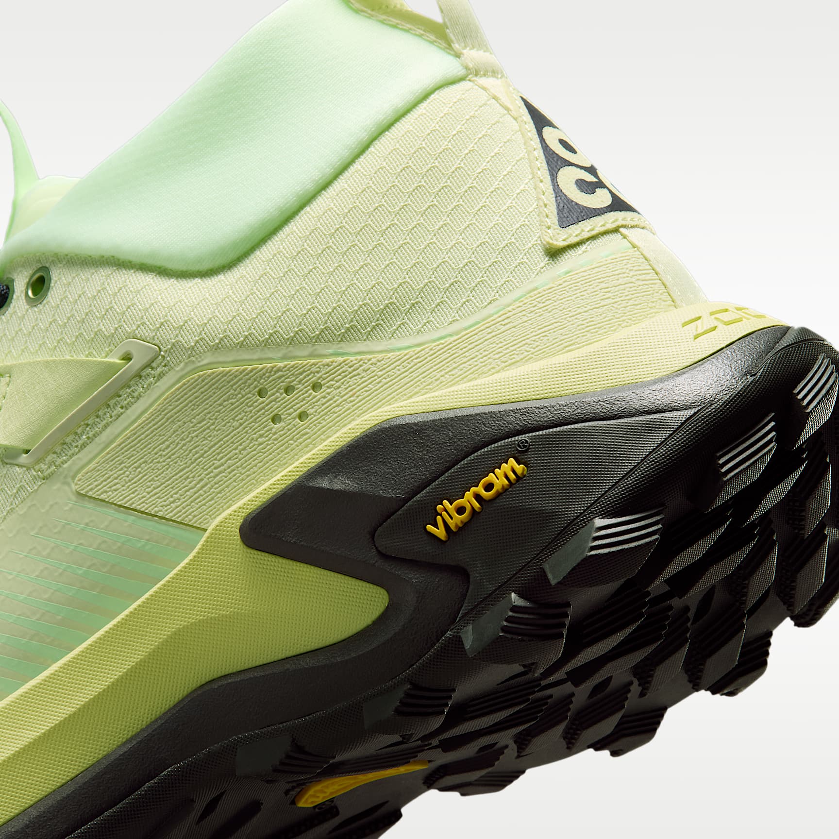 ACG Zegama Hike Wanderschuh (Damen) – Life Lime/Barely Volt/Smoke Grey/Dark Smoke Grey