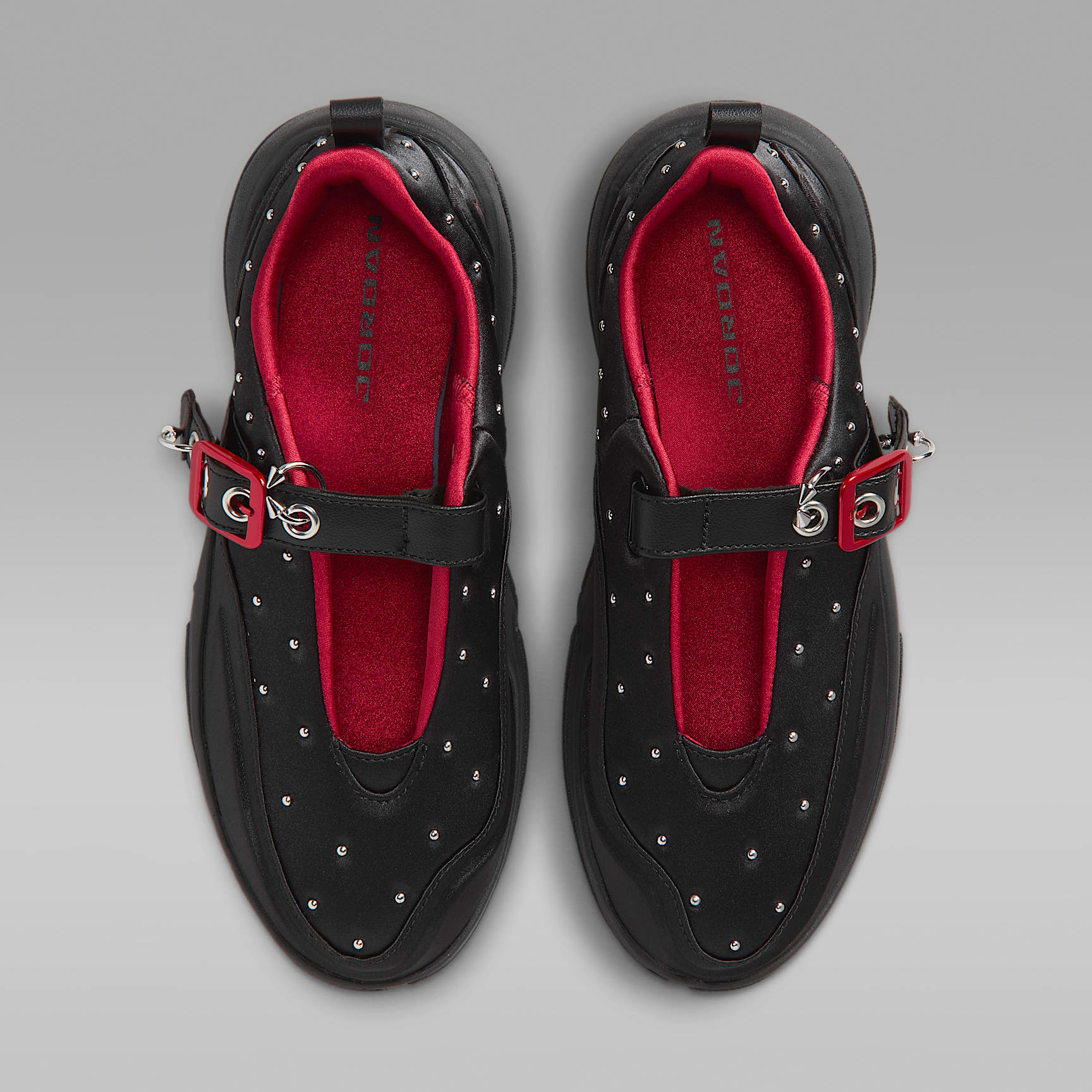 Jordan Pointe Schuh (Damen) – Weiß/Schwarz/Metallic Silver/University Red