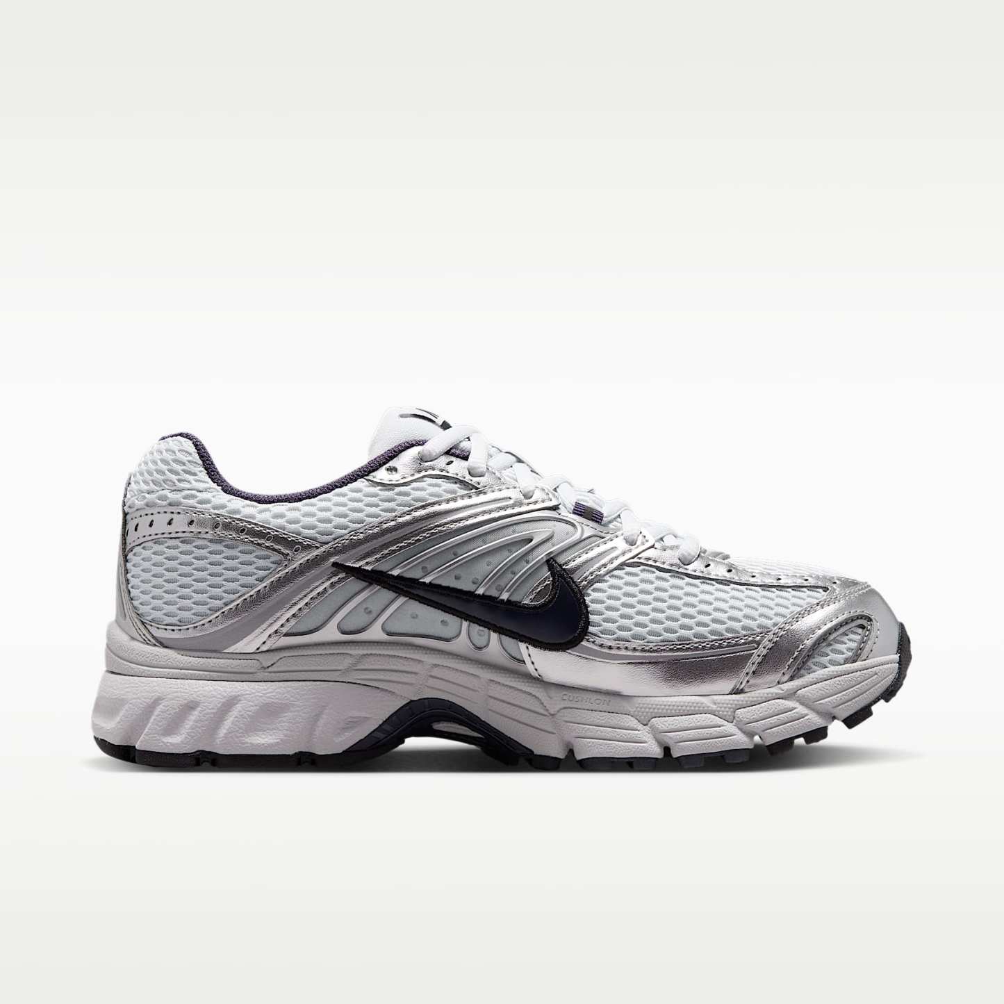 Nike Air Max Moto 2K Schuh mit reflektierenden Akzenten (Damen) – Pure Platinum/Metallic Silver/Schwarz/Gridiron