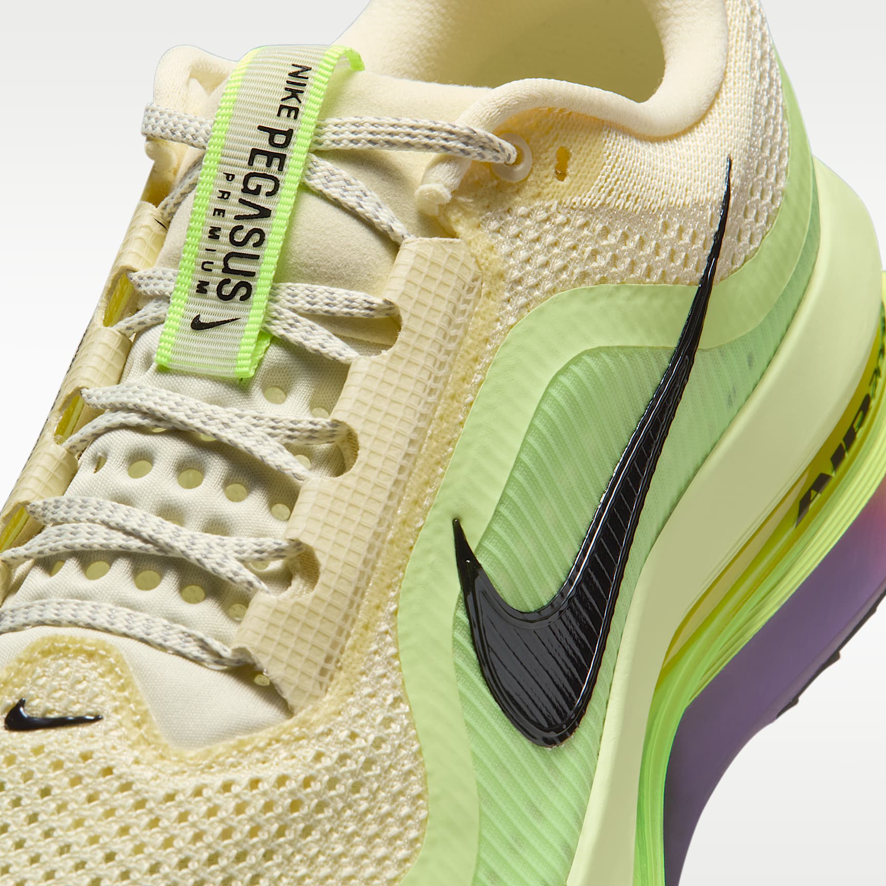 Nike Pegasus Premium Straßenlaufschuh (Herren) – Alabaster/Barely Volt/Volt Ice/Schwarz