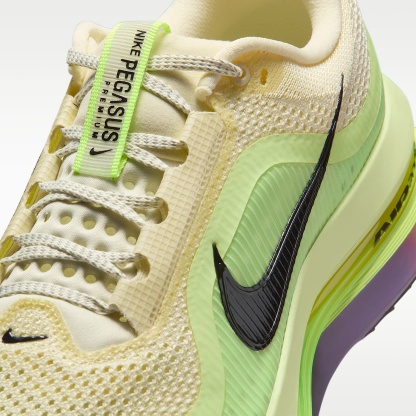 Nike Pegasus Premium Straßenlaufschuh (Herren) – Alabaster/Barely Volt/Volt Ice/Schwarz