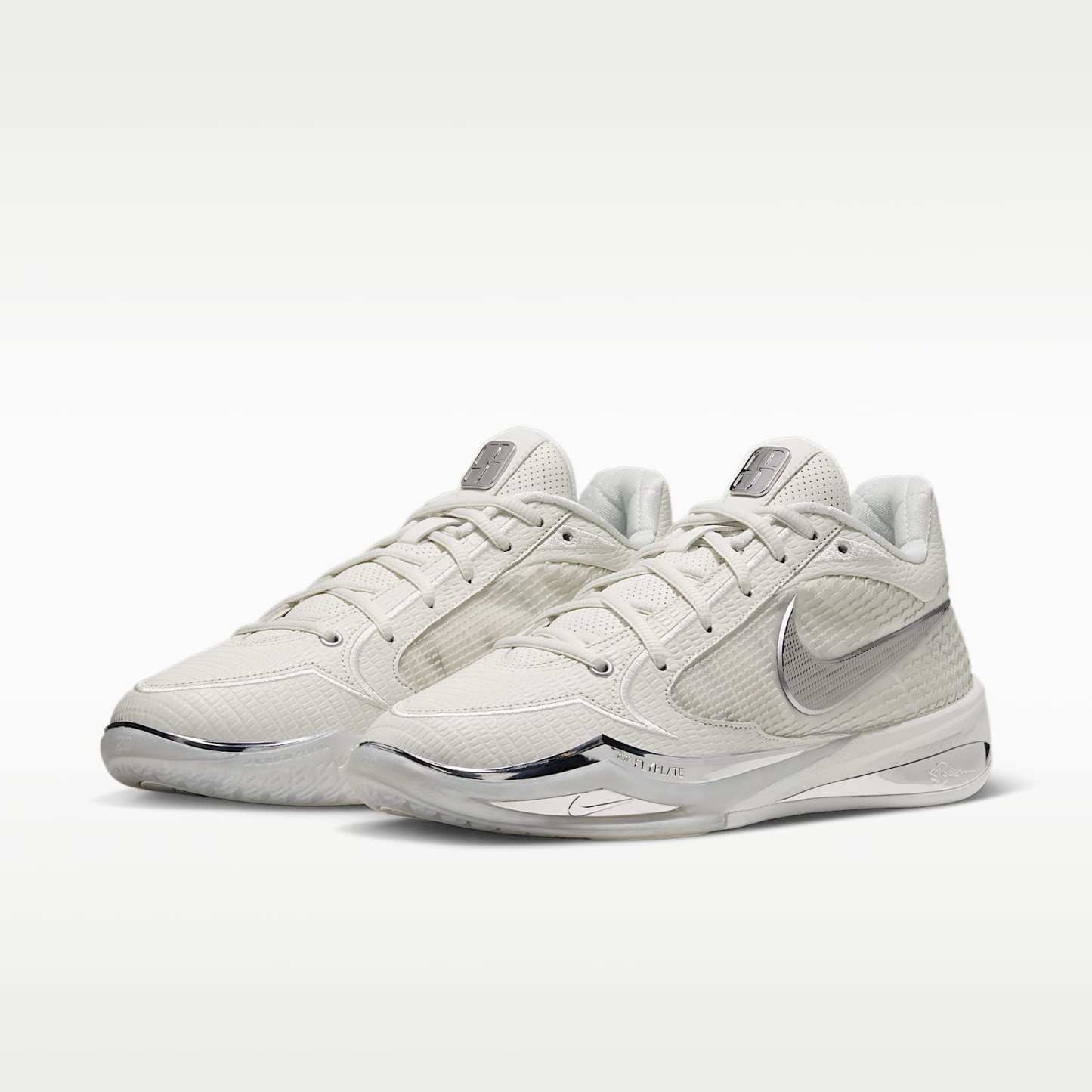 Sabrina 4 "White Label LX" Basketballschuhe – Sail/Sail/Metallic Silver