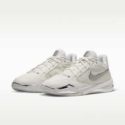 Sabrina 4 "White Label LX" Basketballschuhe – Sail/Sail/Metallic Silver