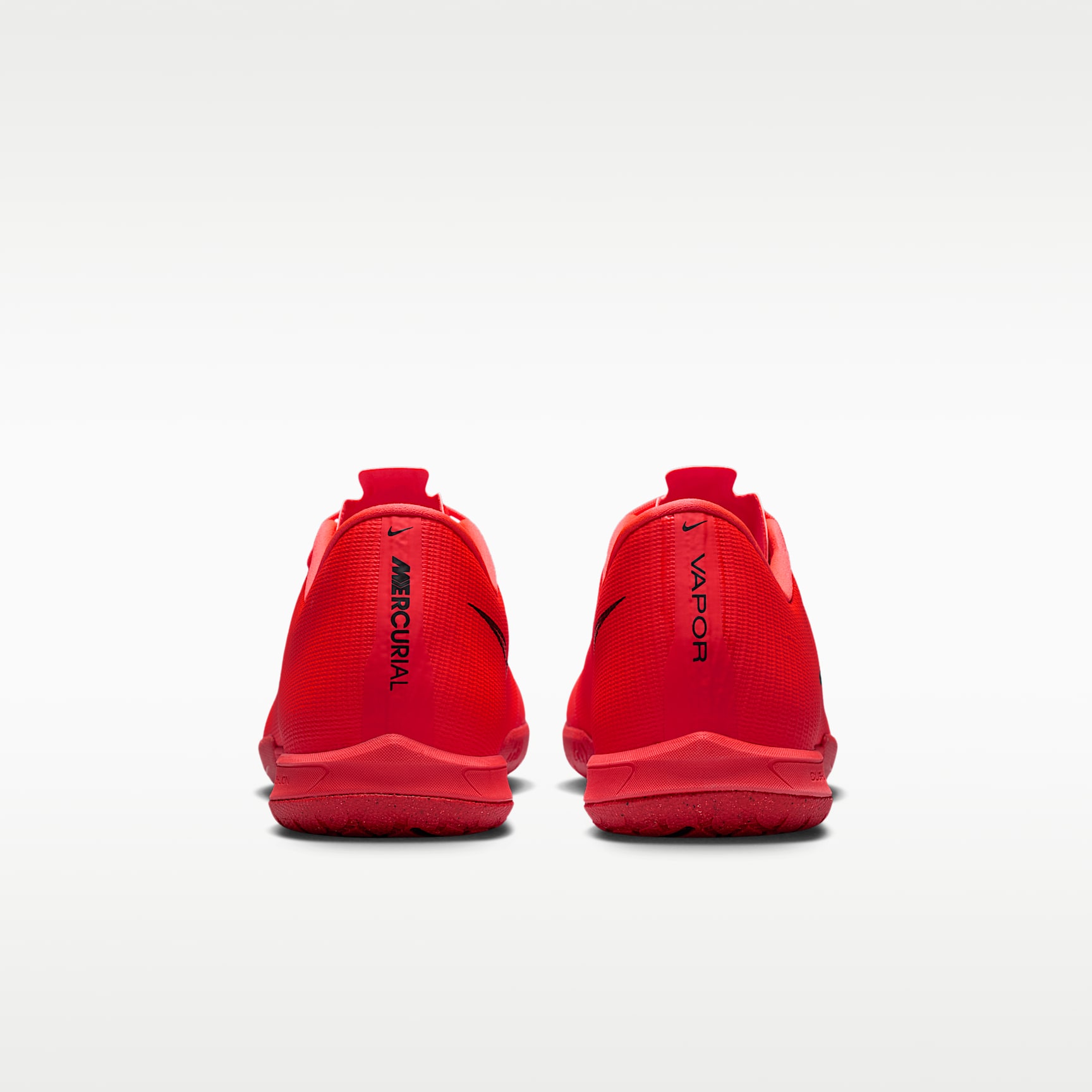 Nike Mercurial Vapor 17 Academy Low-Top-Fußballschuh für Hallen- und Hartplätze – Bright Crimson/Blur