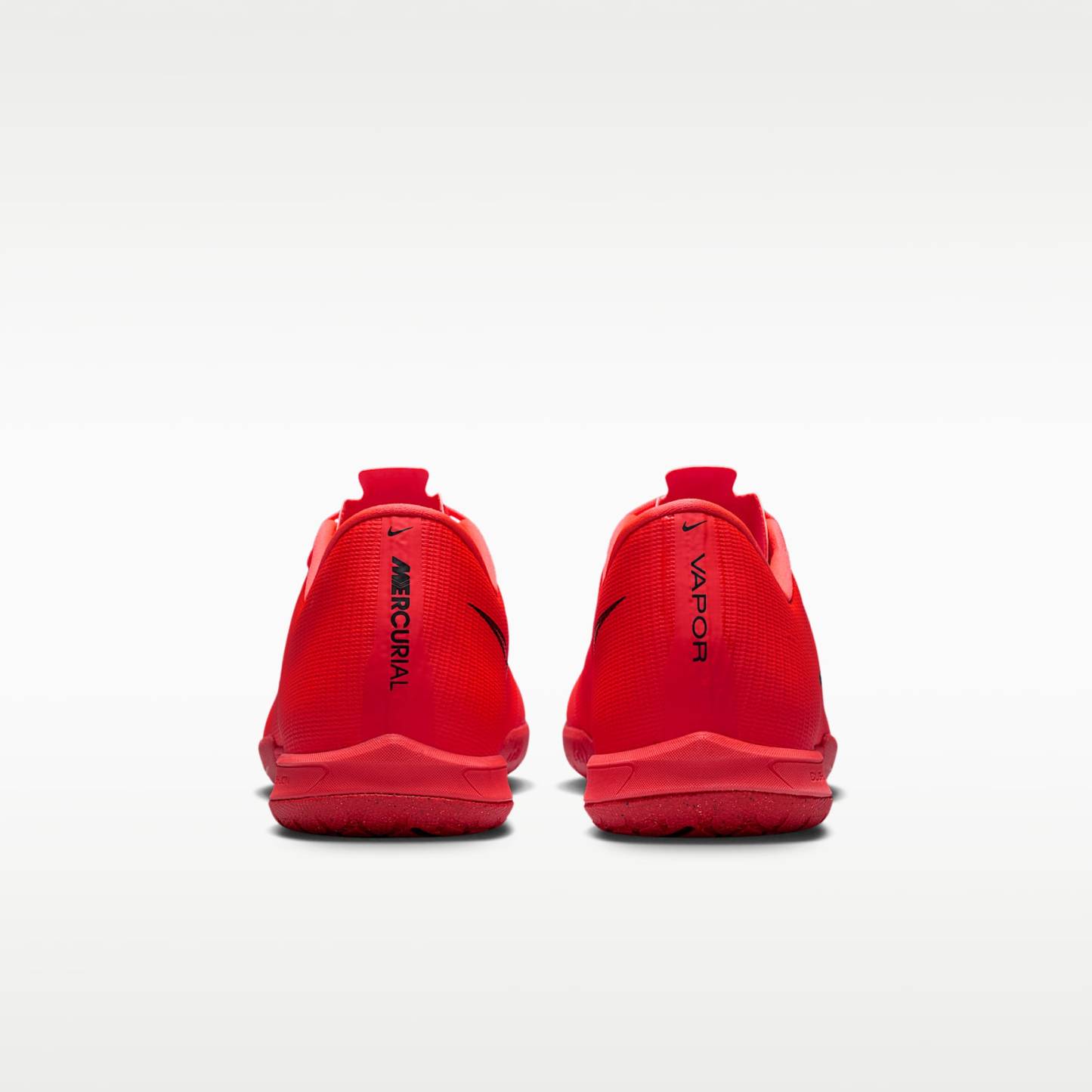 Nike Mercurial Vapor 17 Academy Low-Top-Fußballschuh für Hallen- und Hartplätze – Bright Crimson/Blur