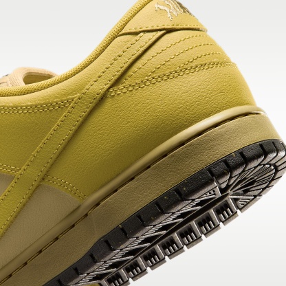 Nike SB Dunk Low Pro Skate-Schuh (Herren) – Saffron Quartz/Pear/Buff Gold/Saffron Quartz