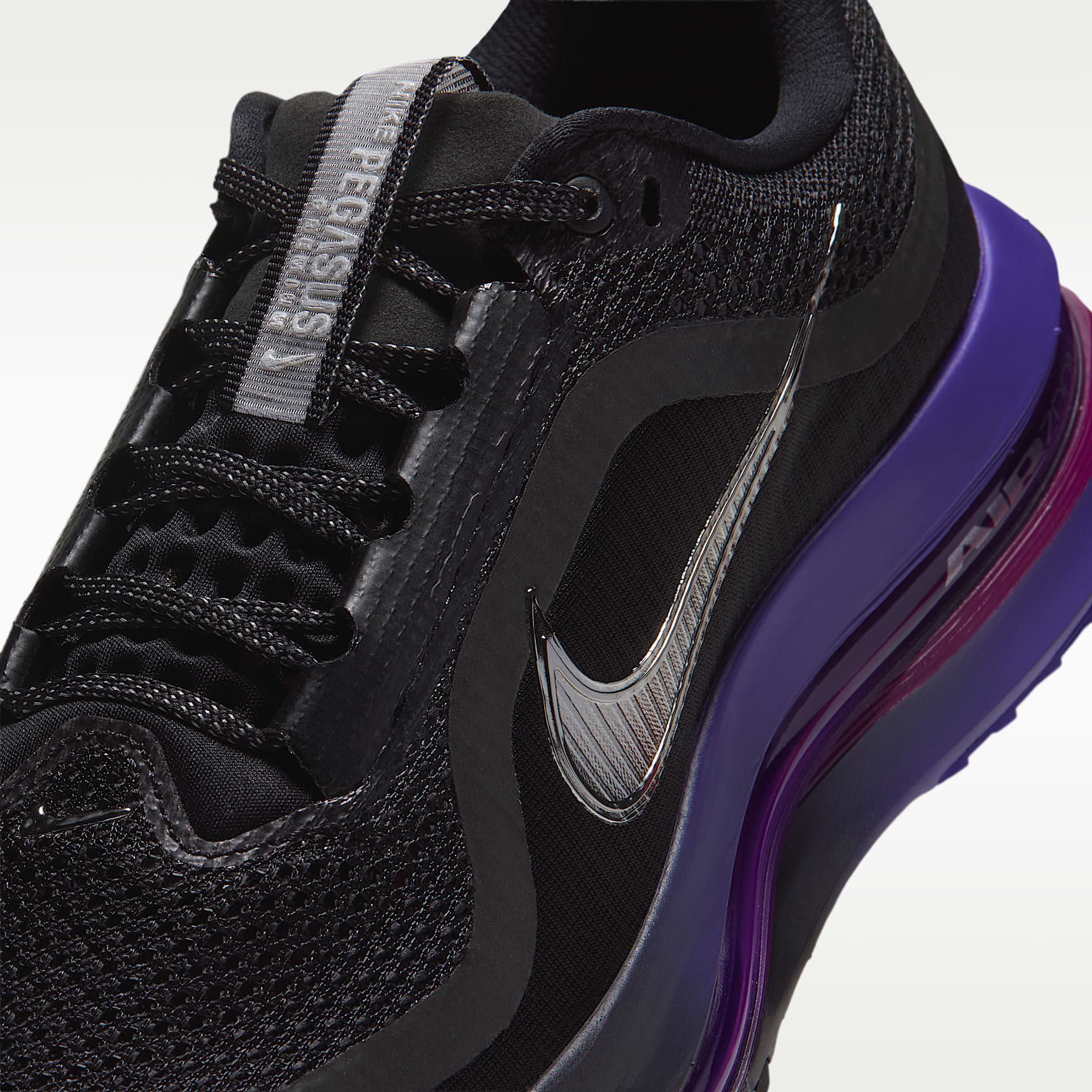 Nike Pegasus Premium Straßenlaufschuh (Damen) – Schwarz/Dark Concord/True Berry/Metallic Silver