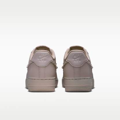 Nike Air Force 1 '07 Schuh (Damen) – Cream II/Metallic Silver/Weiß/Cream II