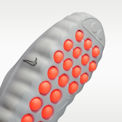 Nike Mind 001 Pregame Mule (Damen) – Light Smoke Grey/Photon Dust/Hyper Crimson/Chrome