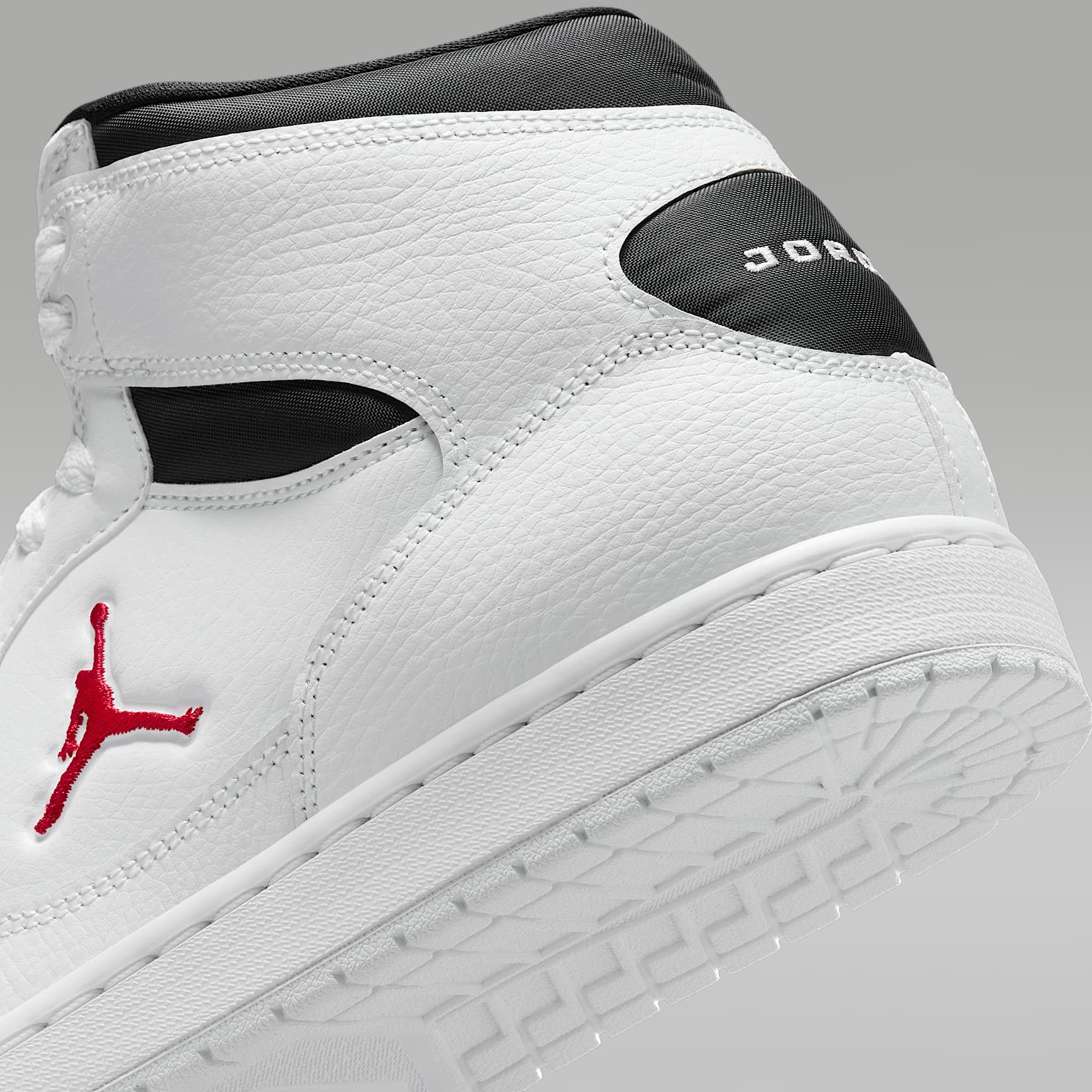 Jordan Court Connect Mid Herrenschuhe – Weiß/Schwarz/Gym Red
