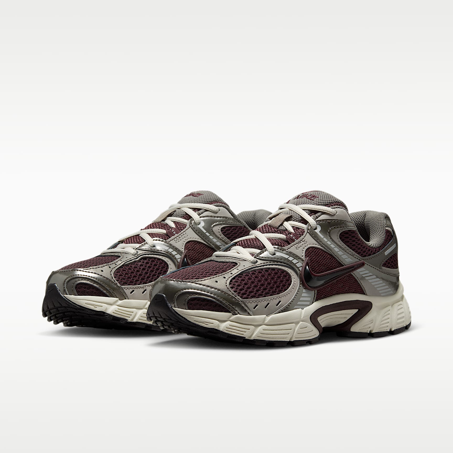 Nike V5 RNR Schuh mit reflektierenden Akzenten (Damen) – Burgundy Crush/College Grey/Light Orewood Brown/Schwarz