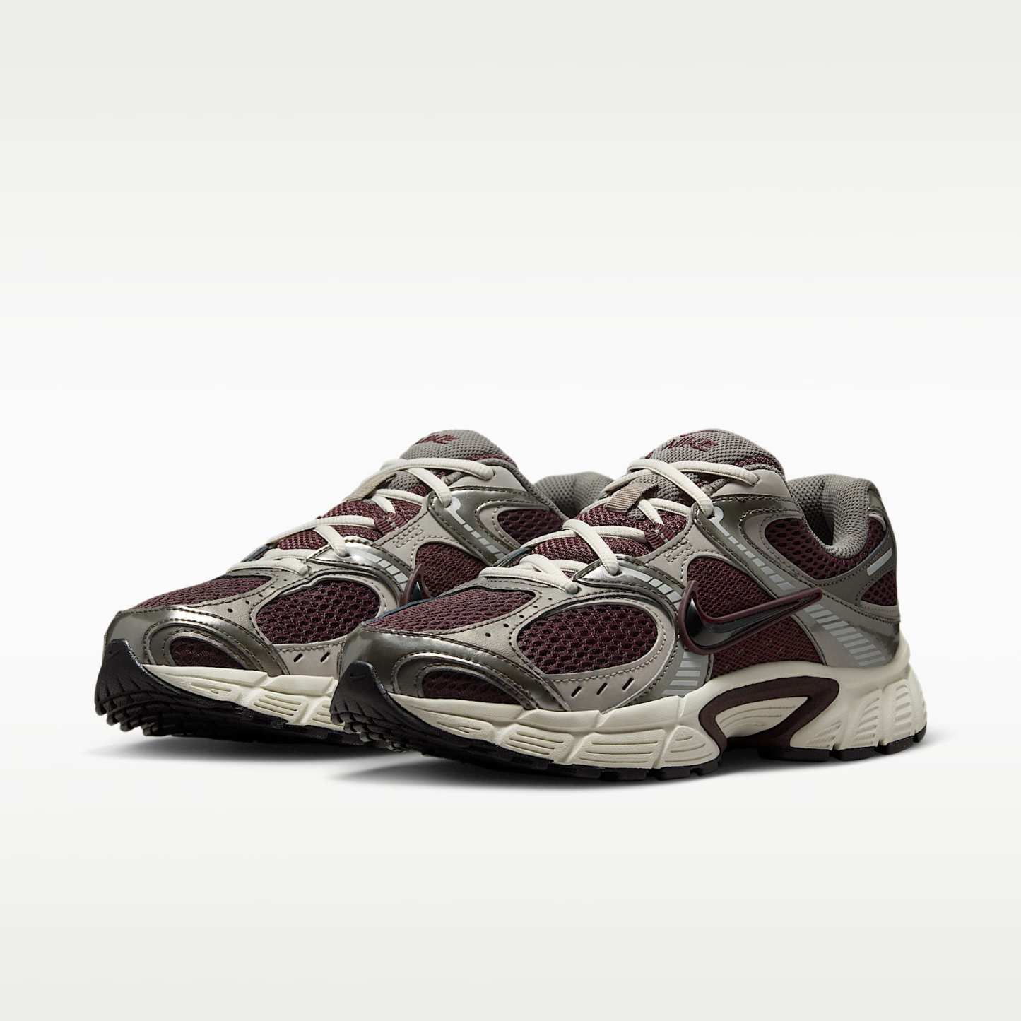 Nike V5 RNR Schuh mit reflektierenden Akzenten (Damen) – Burgundy Crush/College Grey/Light Orewood Brown/Schwarz