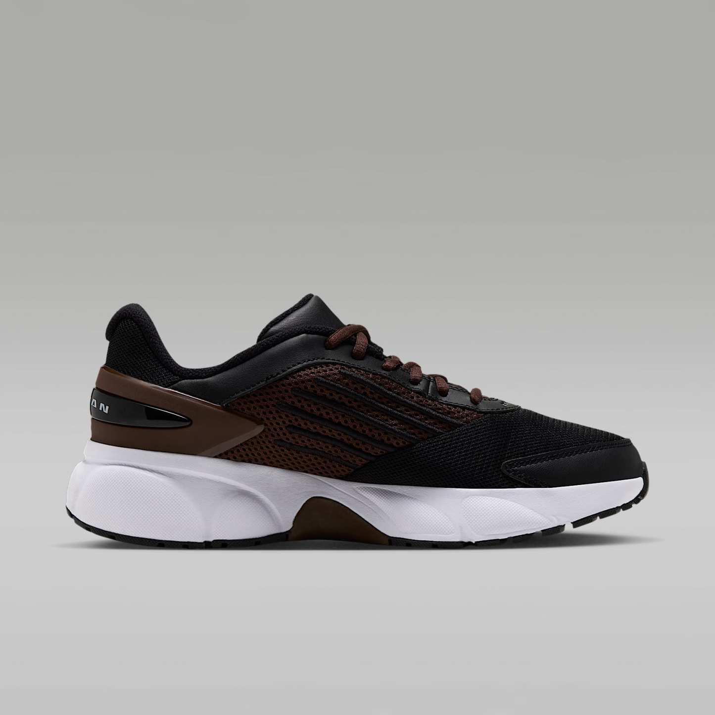 Jordan Trunner Flow Damenschuhe – Schwarz/Cacao Wow/Cacao Wow/Weiß