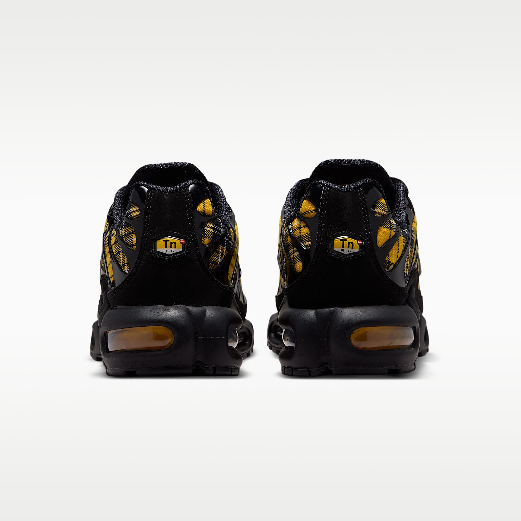 Nike Air Max Plus Schuh (Damen) – Schwarz/Weiß/Yellow Ochre
