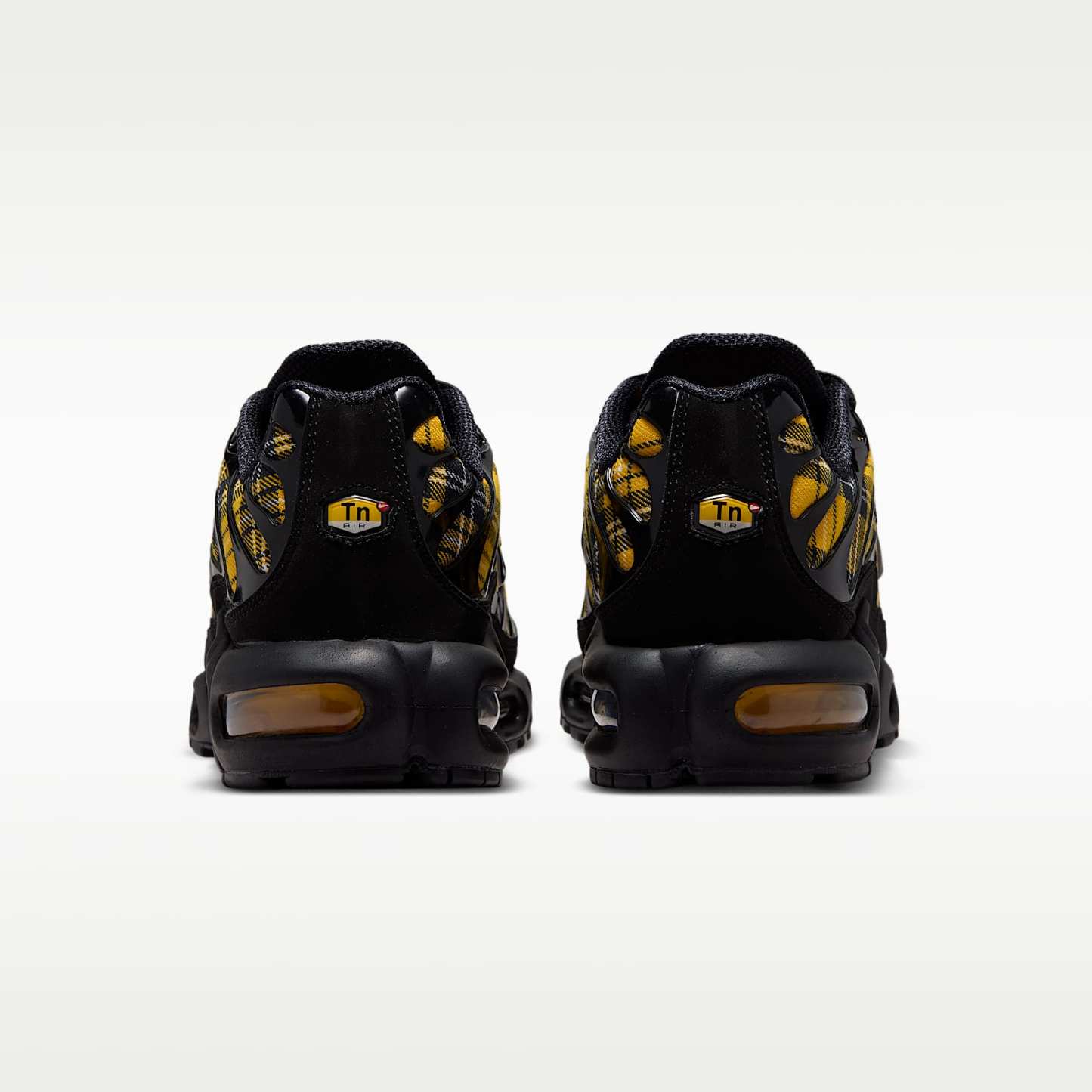 Nike Air Max Plus Schuh (Damen) – Schwarz/Weiß/Yellow Ochre