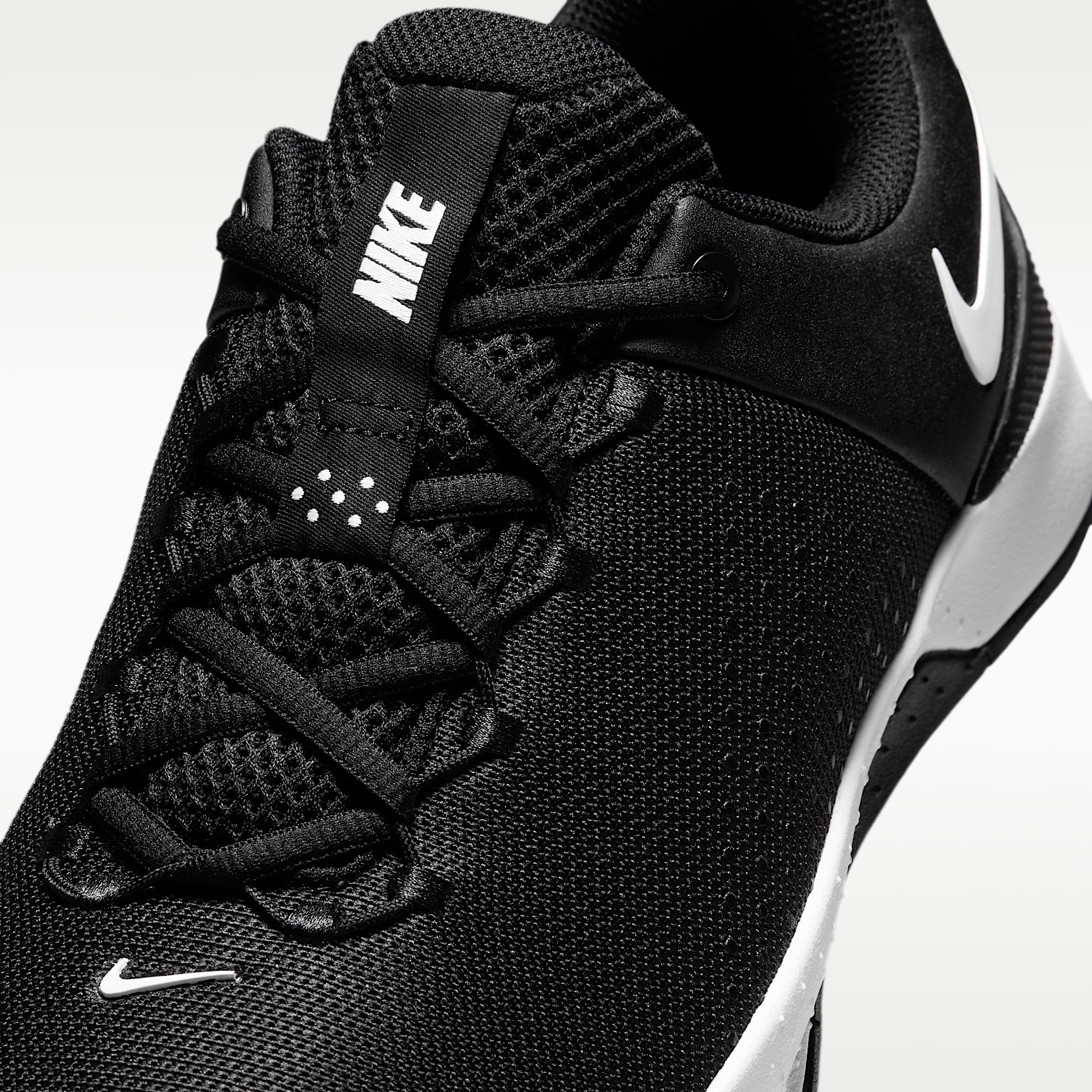 Nike MC Trainer 4 Trainingsschuh (Herren) – Schwarz/Weiß