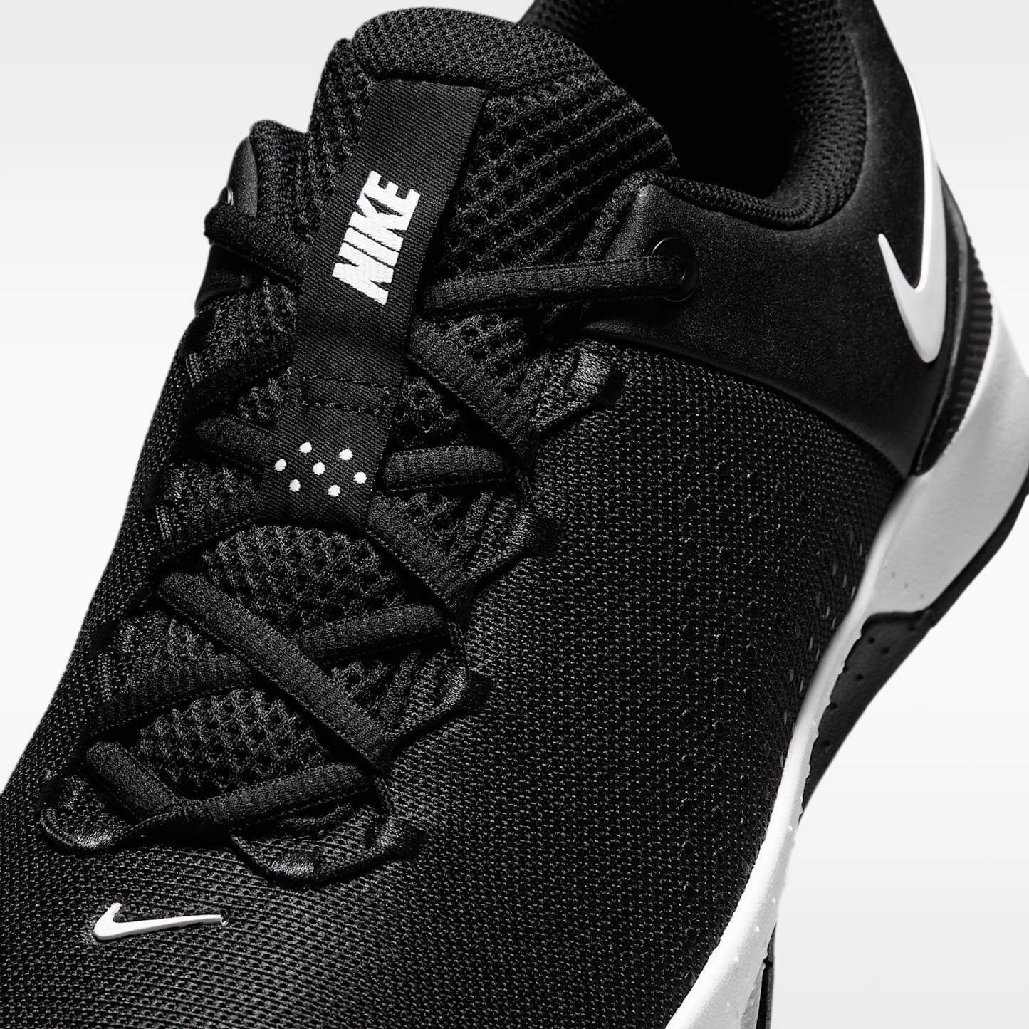 Nike MC Trainer 4 Trainingsschuh (Herren) – Schwarz/Weiß
