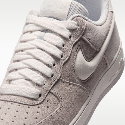 Nike Air Force 1 '07 LV8 Schuh (Herren) – Vast Grey/Sail