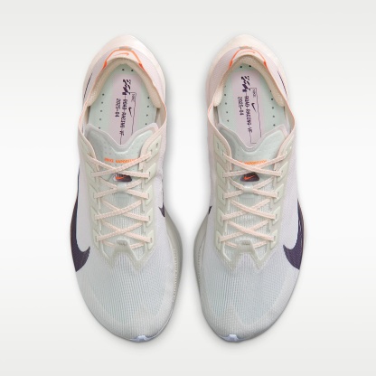 Nike Vaporfly 4 Straßenlaufschuh für Wettkämpfe (Damen) – Barely Green/Chalk/Hyper Crimson/Purple Dynasty