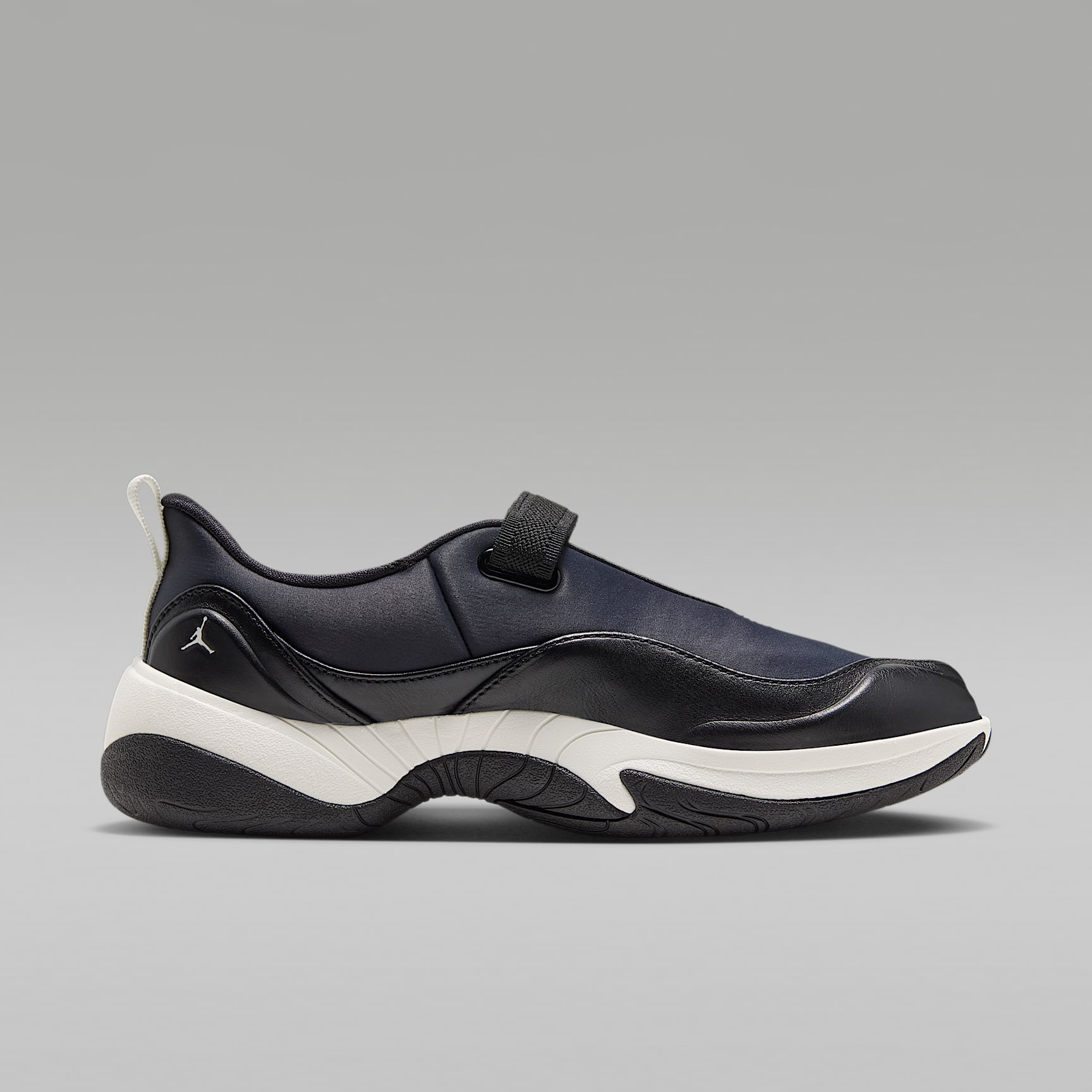 Jordan Pointe Schuh (Damen) – Schwarz/Sail